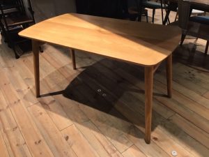 チェアの組み合わせでダイニングの雰囲気が変わります 下北沢店 スタッフブログ 家具 インテリア通販のnoce