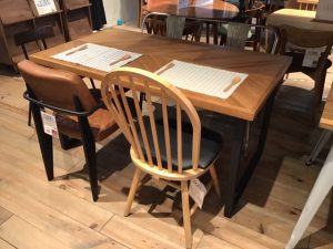 おしゃれなヘリンボーン柄のダイニングテーブル 下北沢店 スタッフブログ 家具 インテリア通販のnoce